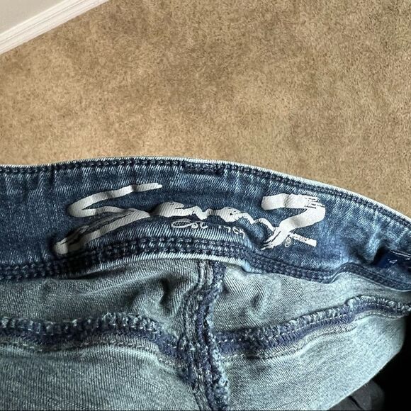 SEVEN7 Dark Wash Mid Rise Distressed Skinny Jeans 4 - Picture 4 of 6